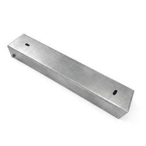 Perfil U conector soporte para zócalo 300x55 galvanizado