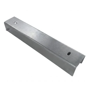 Perfil conector soporte para zócalo 300x50 galvanizado