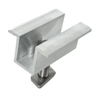 Abrazadera central H25 L50 sin tratar, con tornillo M8x20 y inserto para paneles de 30 mm